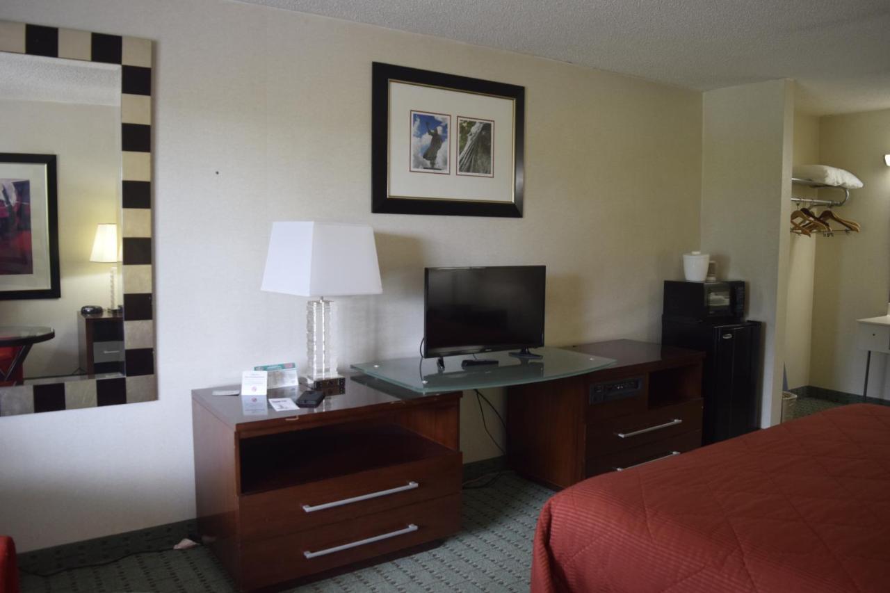 Landmark Inn Hartsville Buitenkant foto