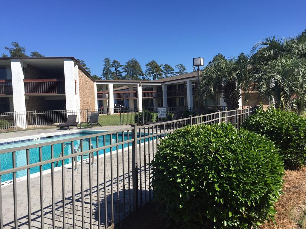 Landmark Inn Hartsville Buitenkant foto