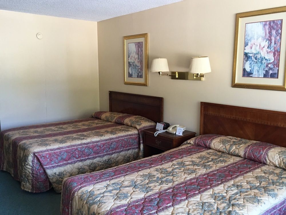 Landmark Inn Hartsville Buitenkant foto