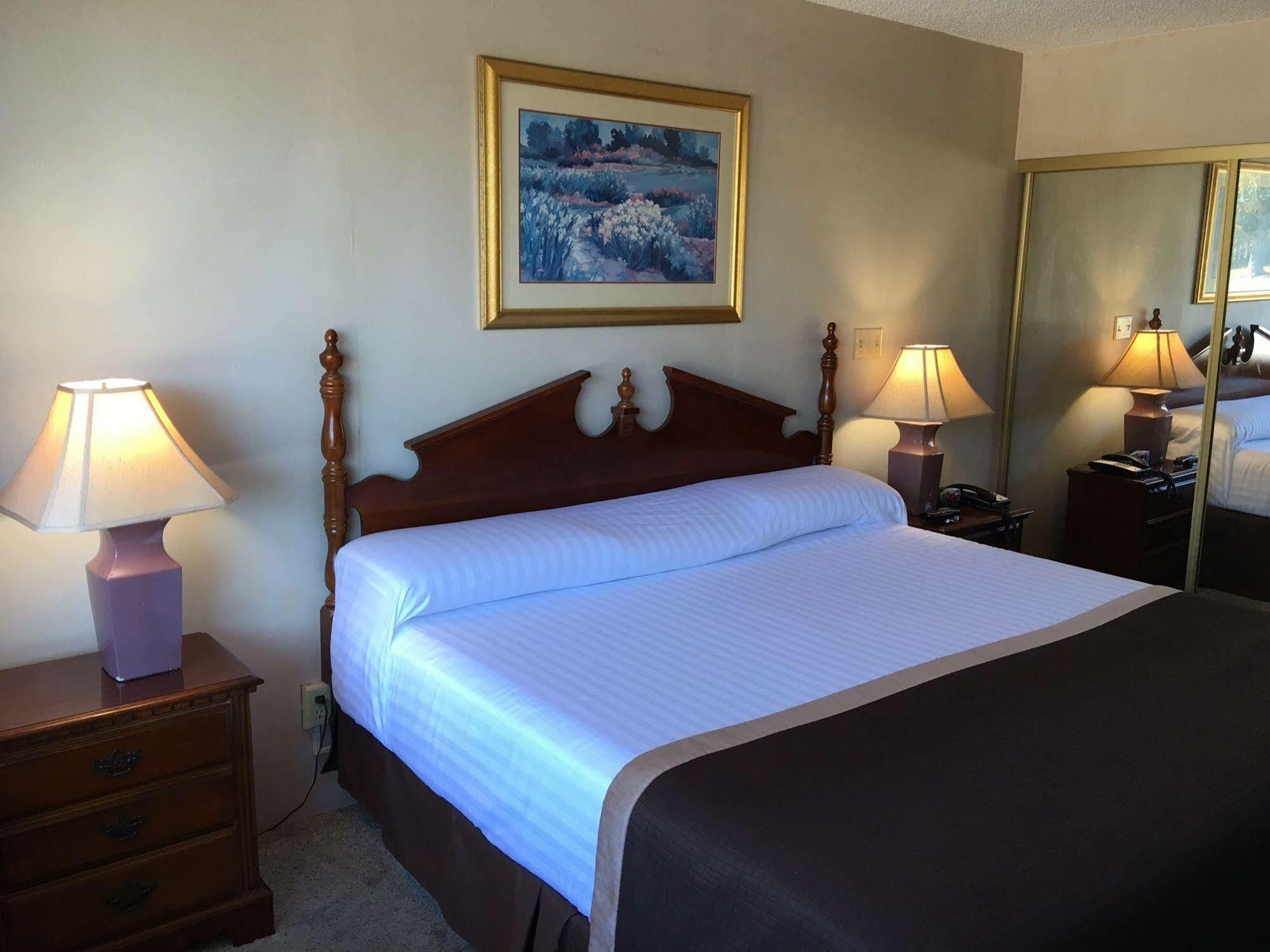Landmark Inn Hartsville Buitenkant foto