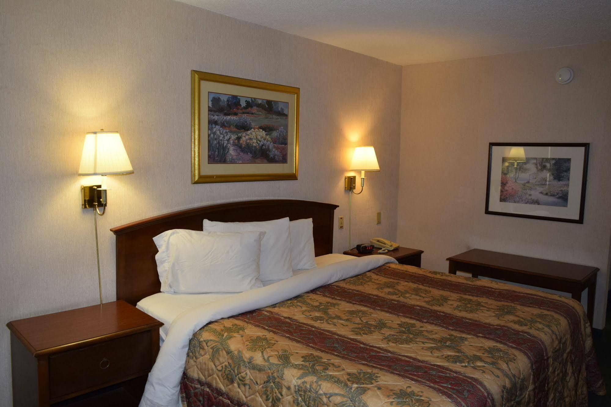 Landmark Inn Hartsville Buitenkant foto