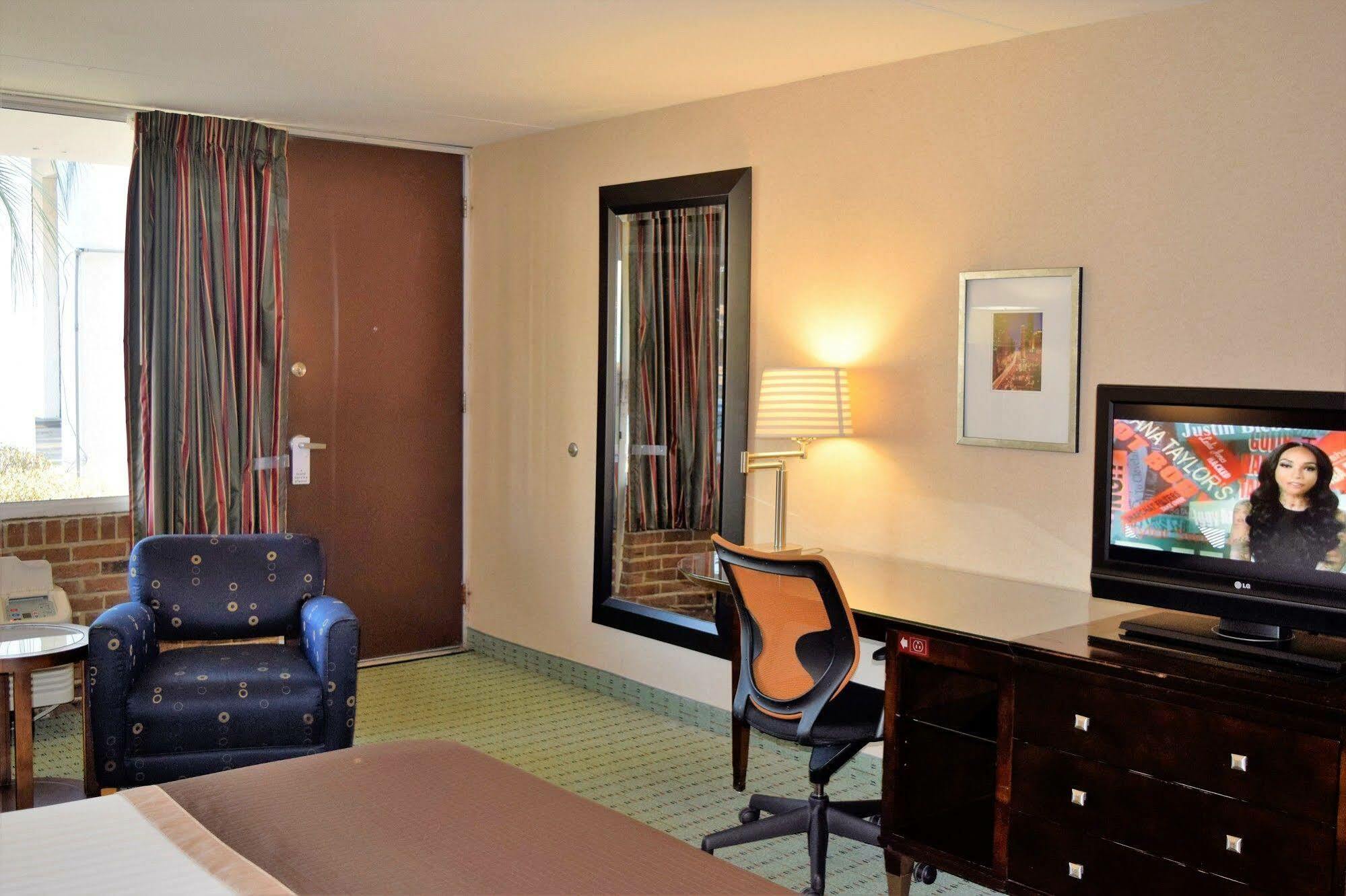 Landmark Inn Hartsville Buitenkant foto