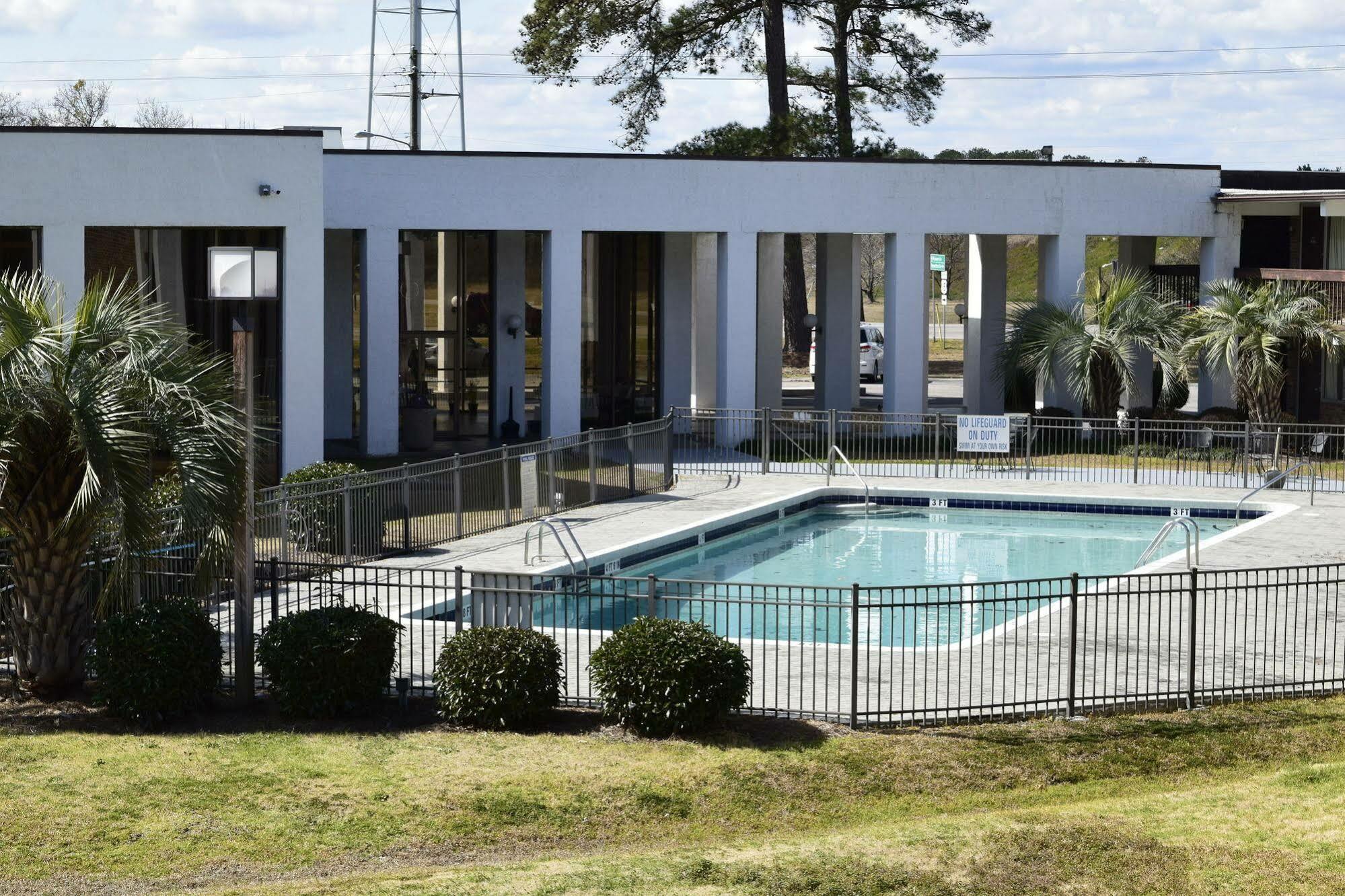 Landmark Inn Hartsville Buitenkant foto